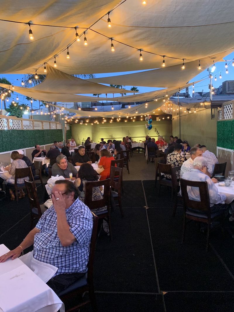 This Classic California Restaurant Has Been Serving Incredible Prime Rib For Generations - Decor Hint Catch Live Entertainment In The Piano Bar On Select Nights