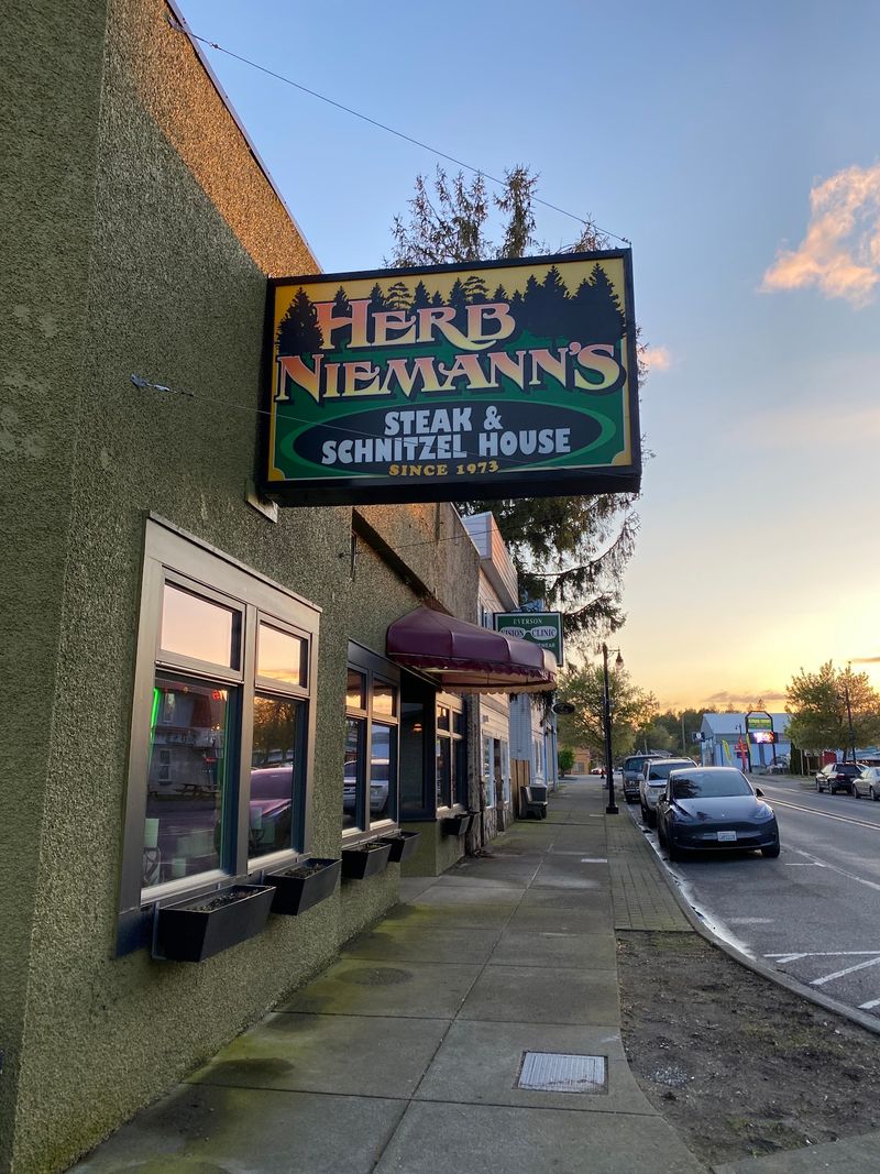 This Remote Washington Restaurant Quietly Serves Some Of The Best Steaks In The State - Decor Hint Why The Location Adds To The Experience