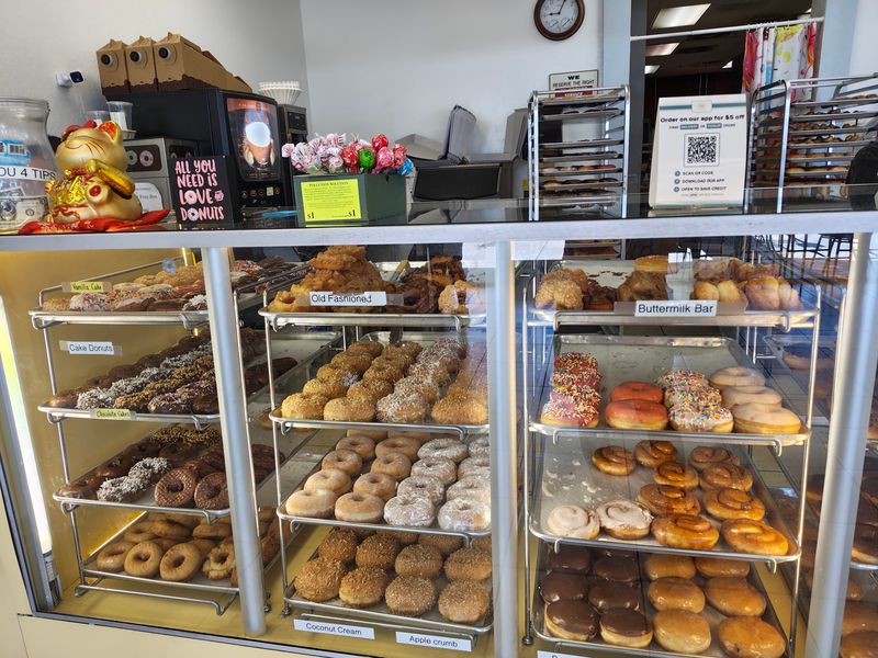 10 Legendary Donut Shops In Arizona That Are Truly Worth The Detour - Decor Hint Dutch Donut Factory