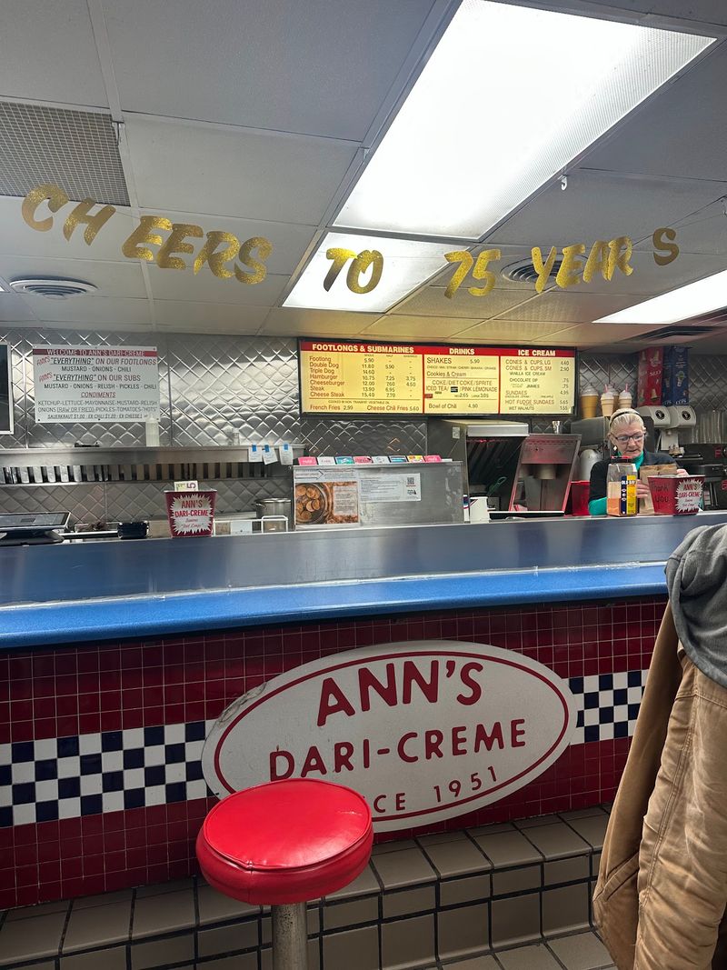 This Old-Fashioned Maryland Restaurant Still Has The Same Magic It Always Did - Decor Hint A Tiny Room With History