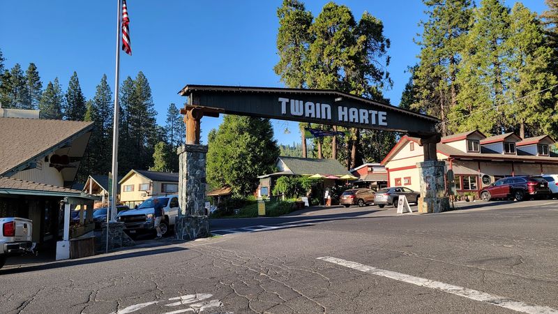 These 12 Central California Mountain Towns Feel Like A Secret Worth Finding - Decor Hint Twain Harte, California