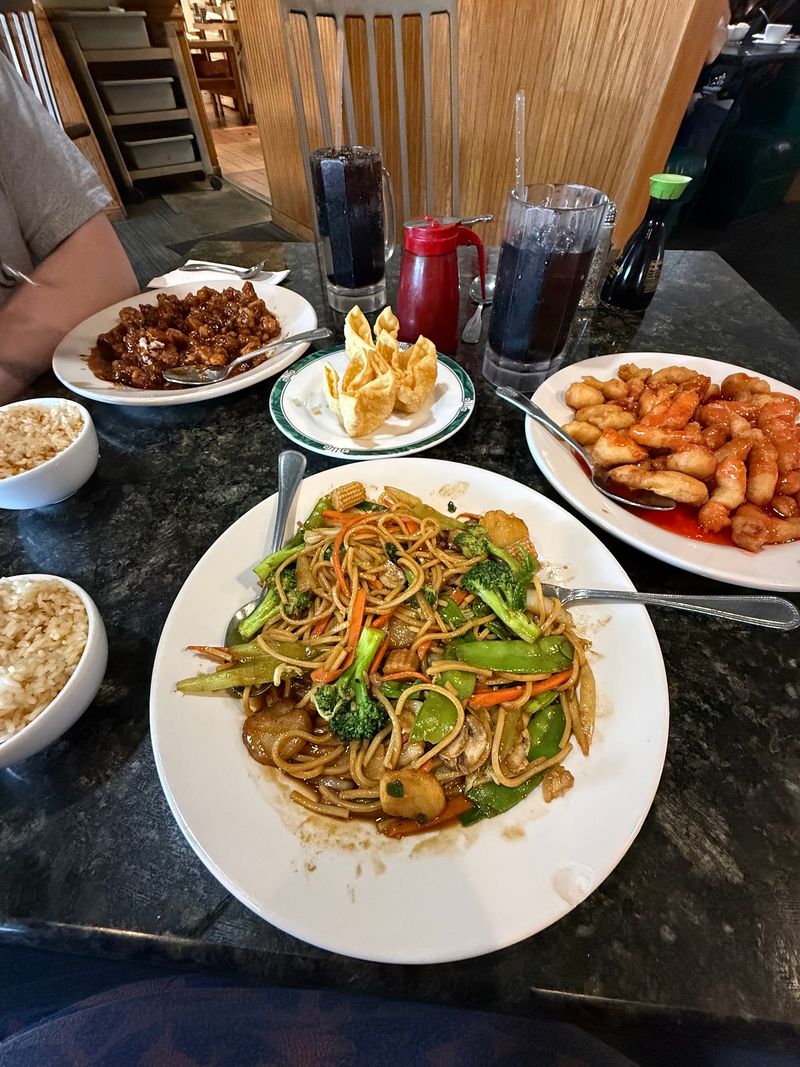 10 Omaha-Area Nebraska Restaurants Where The Portions Practically Demand A To-Go Box - Decor Hint Crystal Jade Restaurant, Omaha