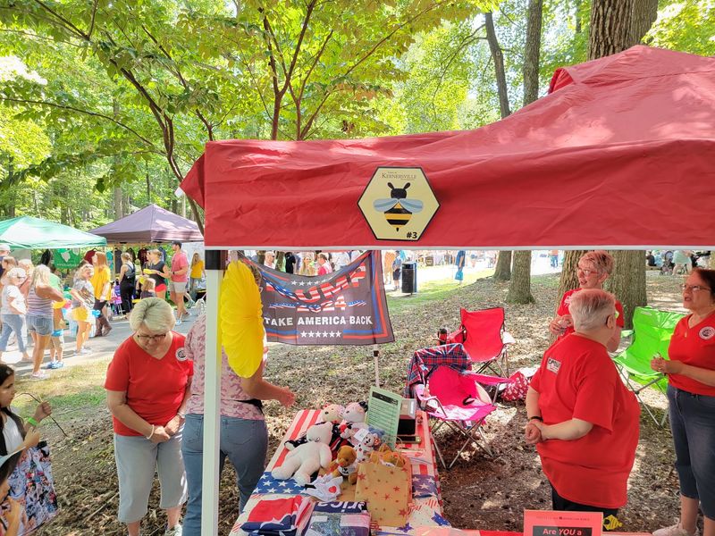 This North Carolina Town Is Hosting A Huge Honey Festival With 140+ Vendors This Weekend - Decor Hint Arrive Early If You Want More Breathing Room Around The Busiest Booths