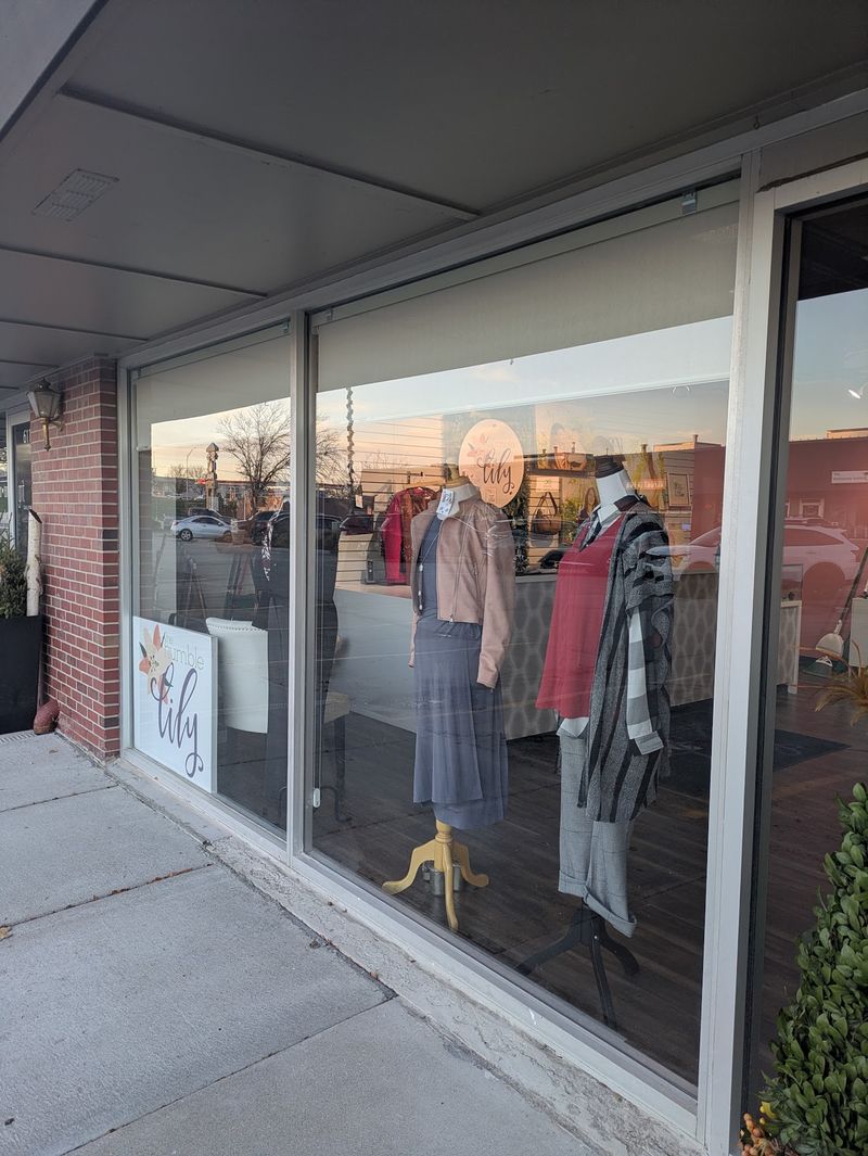 Bring Gently Used Women's And Teen Clothing To Donate