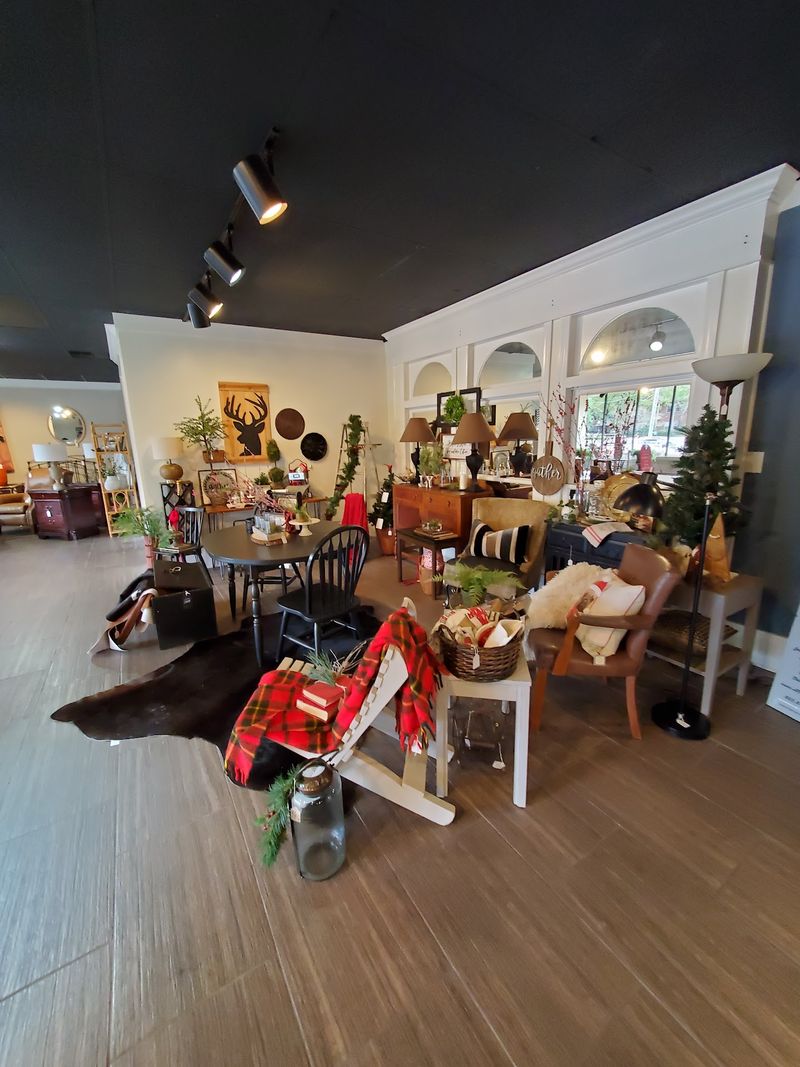 This Florida Market Is Packed With Handmade Treasures You Won't See Elsewhere - Decor Hint Plan Your Visit Smartly