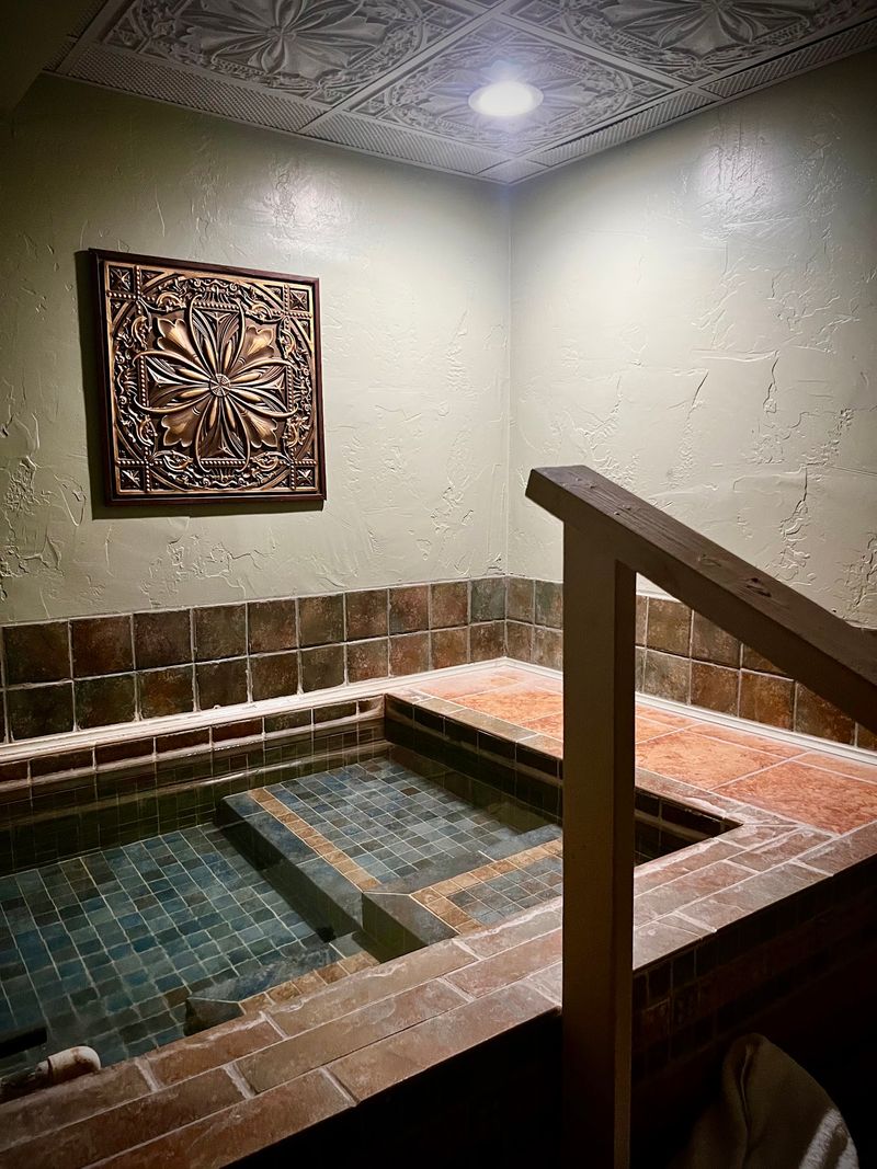 These 9 Idaho Staycation Destinations Are Perfect For A Romantic Escape - Decor Hint Riverside Hot Springs Inn And Spa, Lava Hot Springs