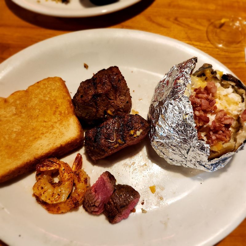 This Classic Alabama Steakhouse Is Still Known For A Salad Bar Locals Love - Decor Hint Lunch Specials That Respect Your Wallet