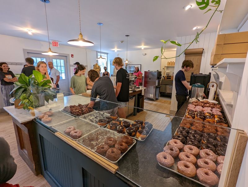 Rise Doughnuts, Wilton