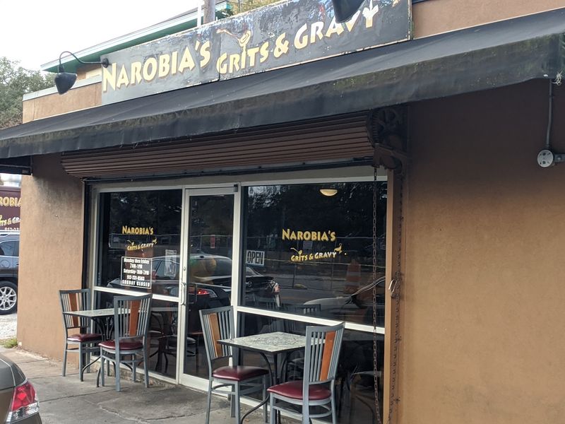 10 Georgia Hole-In-The-Wall Restaurants Locals Say Are Better Than Upscale Places - Decor Hint Narobia's Grits & Gravy, Savannah