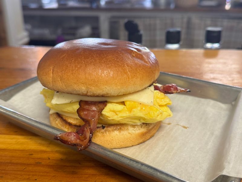 A Small Connecticut Cafe Quietly Serving Some Of The Best Comfort Food Around - Decor Hint How Comfort Food Became The Main Attraction