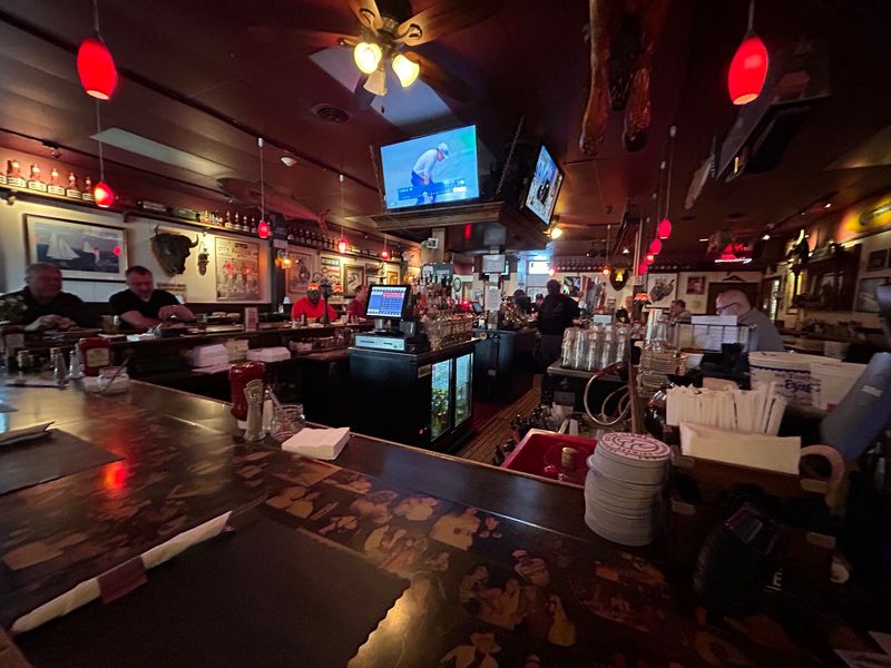 Sneekers Cafe, Groton