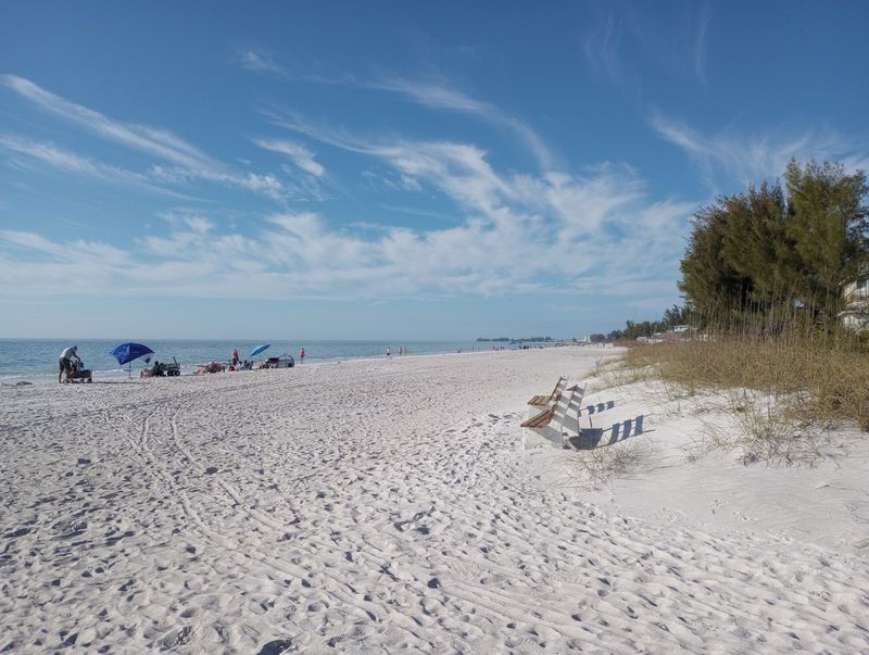 9 Affordable Florida Road Trip Destinations That Will Go Easy On Your Wallet - Decor Hint Anna Maria Island