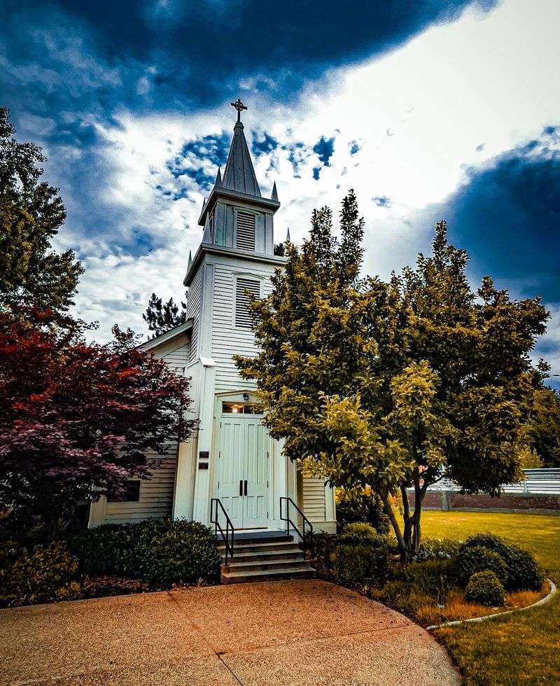 10 Idaho Churches With Architecture That Feels Straight Out Of Europe - Decor Hint Christ Chapel