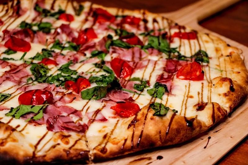 The Dalton Is A 28-Inch Pizza Challenge