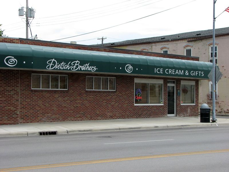 Started By Four Brothers In 1937, This Ohio Bakery Became An Ice Cream Favorite - Decor Hint Four Brothers, One Sweet Start