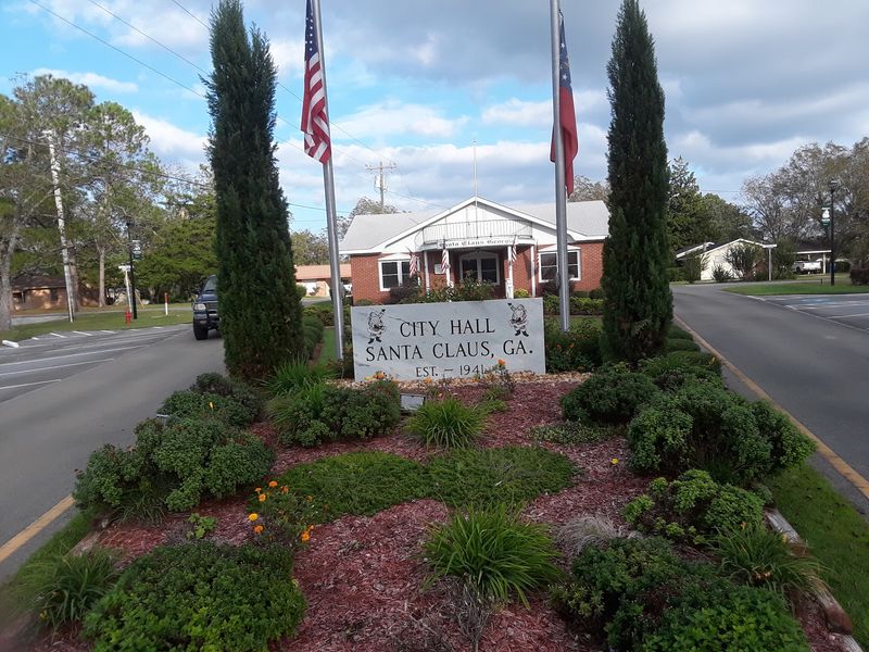 This Little Georgia Town May Have The Funniest Name In The State - Decor Hint City Hall At 25 December Drive