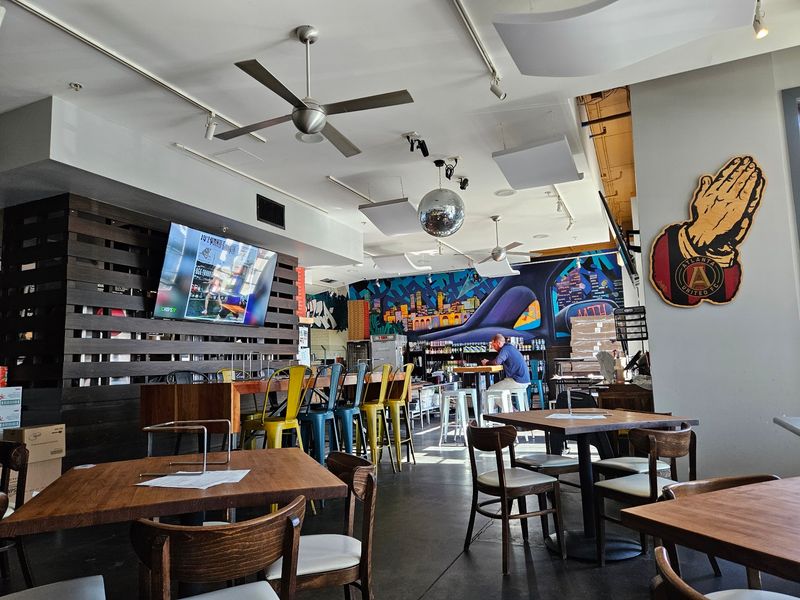 This Georgia Pizza Restaurant Stacks Its Homemade Lasagna 15 Layers High - Decor Hint Booths Community Tables And A Disco Ball
