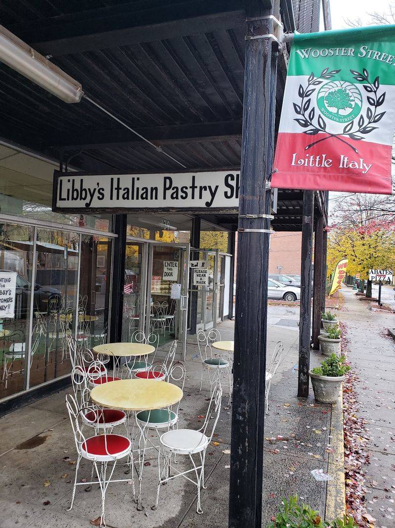 Outdoor Tables Bring Wooster Street Into Dessert