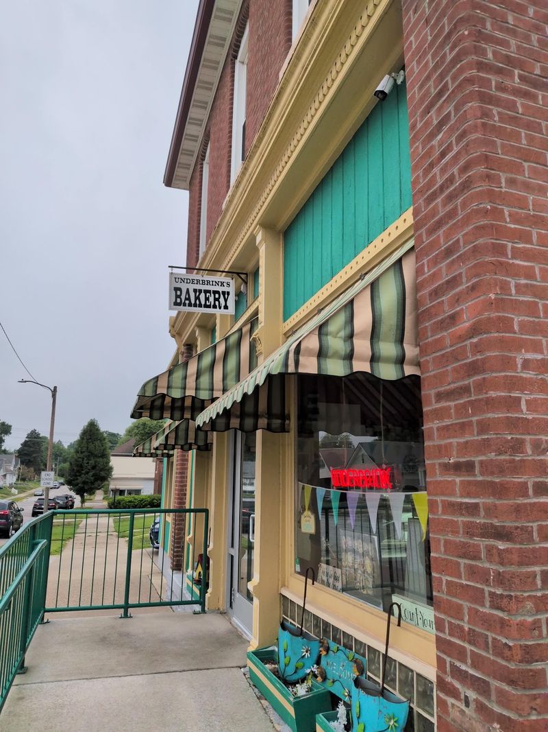 10 Illinois Bakeries That Make Summer Road Trips Even Sweeter - Decor Hint Underbrink's Bakery, Quincy