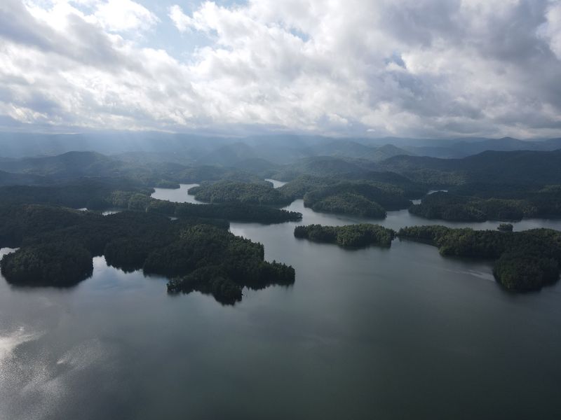 The North Carolina Lake With 76 Miles Of Mostly Undeveloped Shoreline And Barely Any Crowds - Decor Hint Take A Boat Out And Explore Cove After Cove