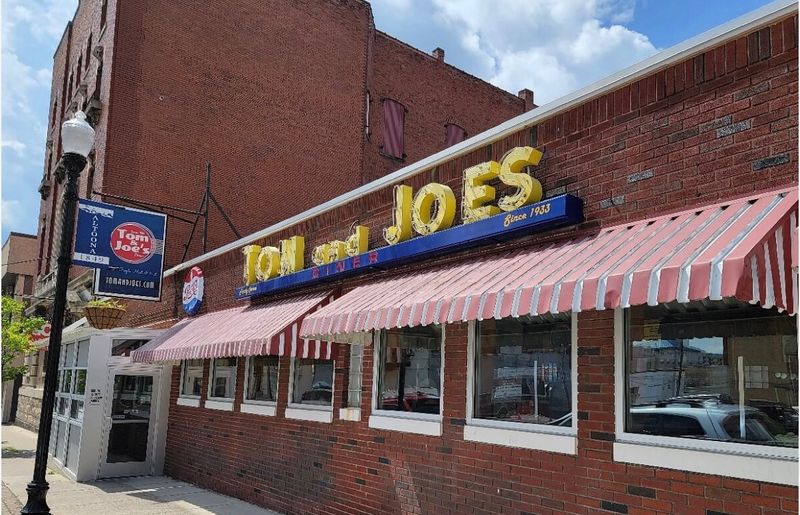 9 Timeless Pennsylvania Restaurants Locals Recommend For A Cheap Meal - Decor Hint Tom & Joe's Restaurant, Altoona