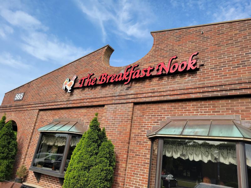 These 13 Connecticut Breakfast Spots Fill Up As Soon As The Doors Open - Decor Hint The Breakfast Nook, North Haven