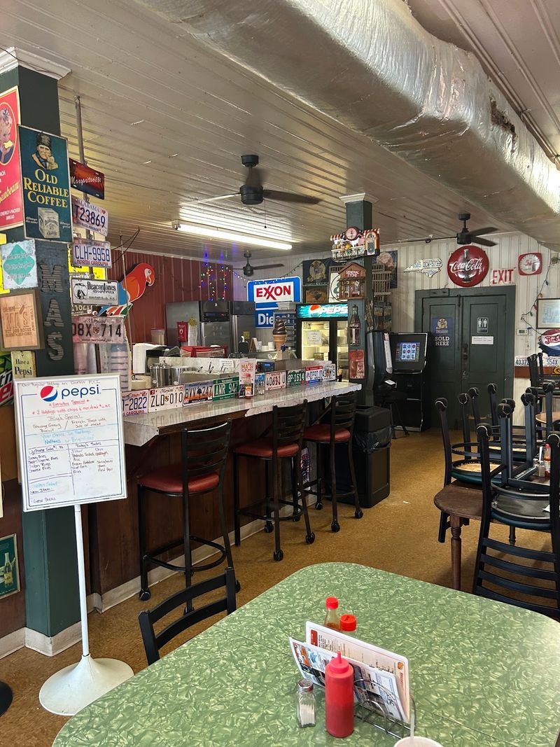 This North Carolina Restaurant Looks Almost Abandoned From The Outside But Is Always Busy Inside - Decor Hint Inside, The Room Feels More Like A Local Time Capsule Than A Restaurant