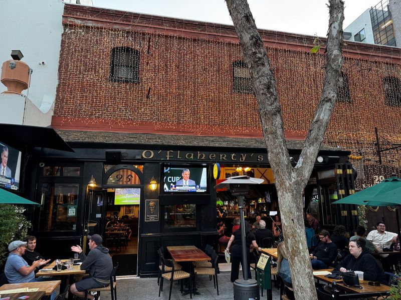 Outdoor Seating Makes Warm California Evenings Better