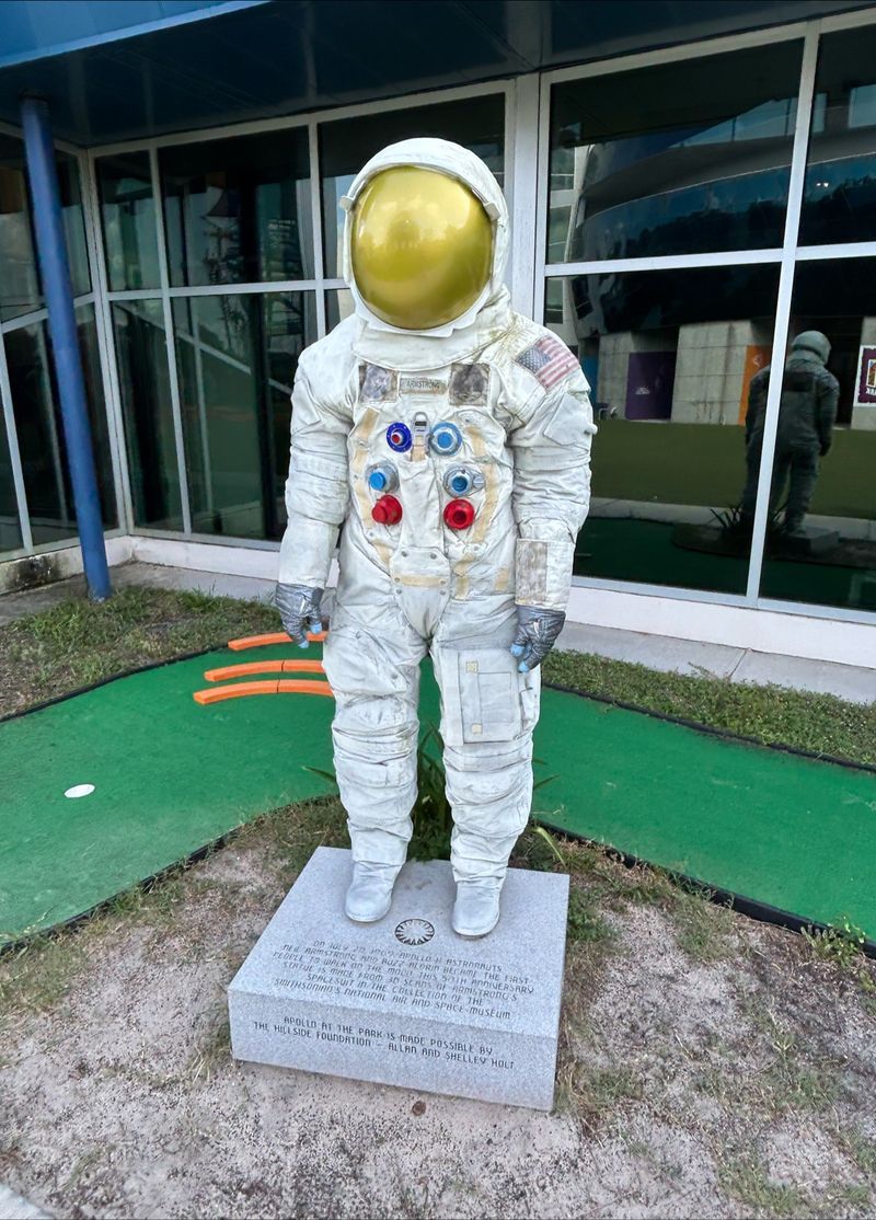 This Florida Science Museum Features America's Second-Largest Planetarium And A Moon Colony Simulator - Decor Hint Living On The Moon, Minus The Rocket Ride