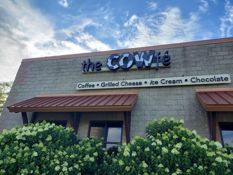 This Indiana Farm Destination Lets You Meet Animals, Explore Scenic Grounds, And Stay Overnight - Decor Hint Fresh Food And Famous Grilled Cheese Worth The Stop