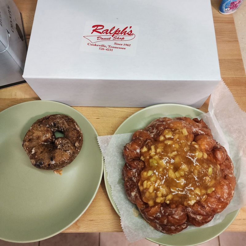 One Bite Explains Why This Tennessee Donut Shop Has Been Around Since 1962 - Decor Hint Fritters Worth Setting Alarms