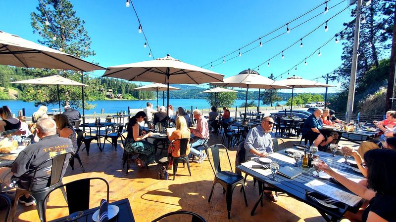 Tony's On The Lake