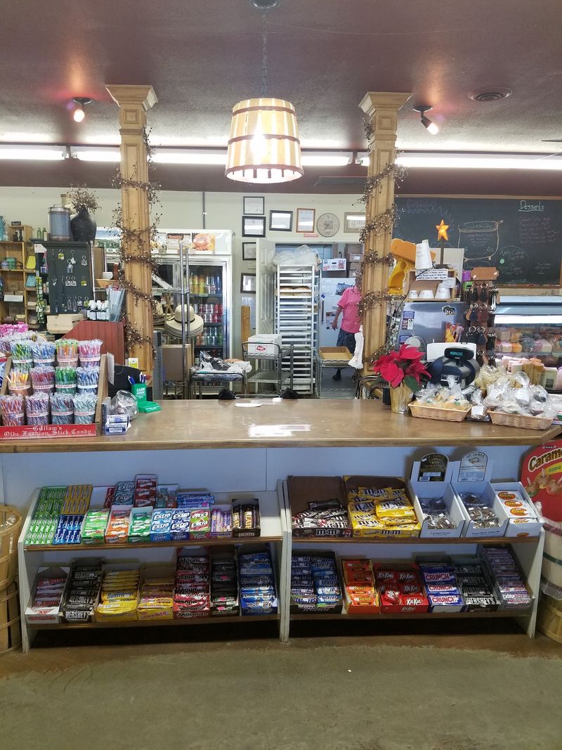Spend A Slow, Simple Weekend In This Kentucky Amish Community - Decor Hint Fresh Baked Goods From Amish Home Bakeries