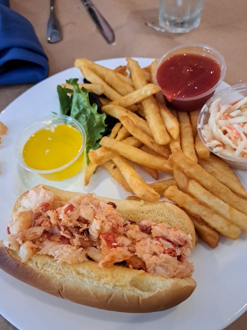 One Of Connecticut's Best Meals Might Be Hiding At This Unassuming Restaurant - Decor Hint Small Details That Make Every Meal Better