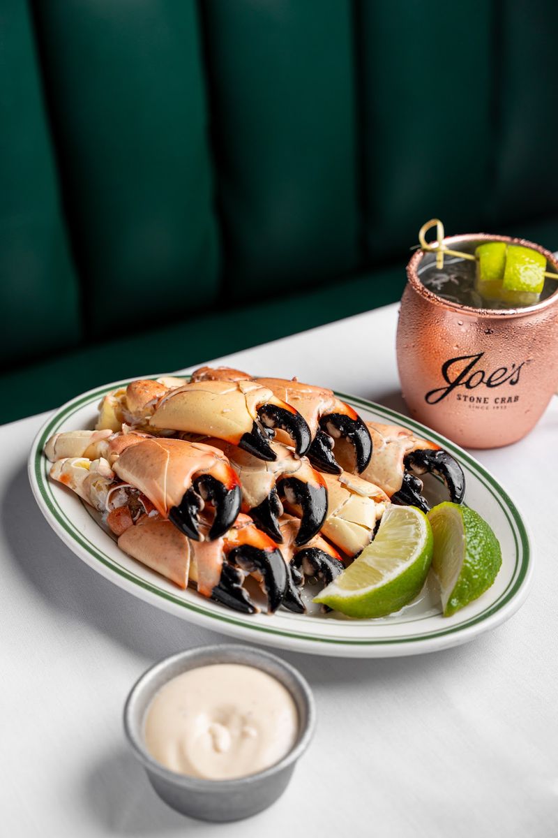 These 10 Classic Florida Restaurants Still Got The Game - Decor Hint Joe's Stone Crab, Miami Beach