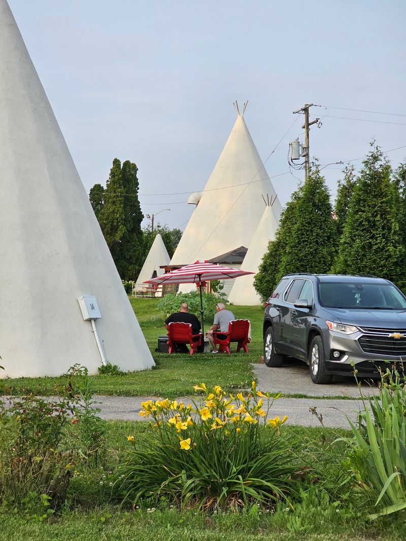 Skip The Chain Hotel And Sleep In A Concrete Teepee Near Mammoth Cave - Decor Hint Right Between The Cave And The Chaos