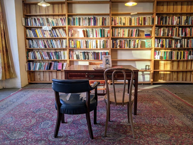 This Enormous Bookstore In Illinois Is Worth Spending Hours Exploring - Decor Hint A Reading Room That Feels Like A Reward
