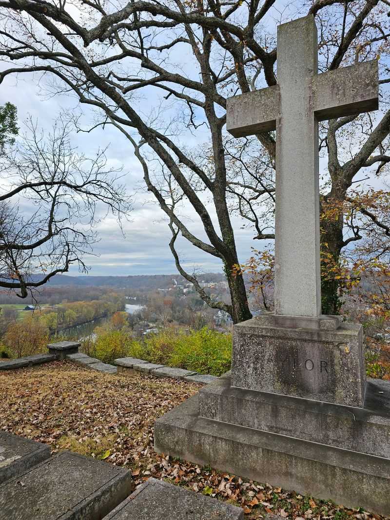 Frankfort Cemetery, Frankfort