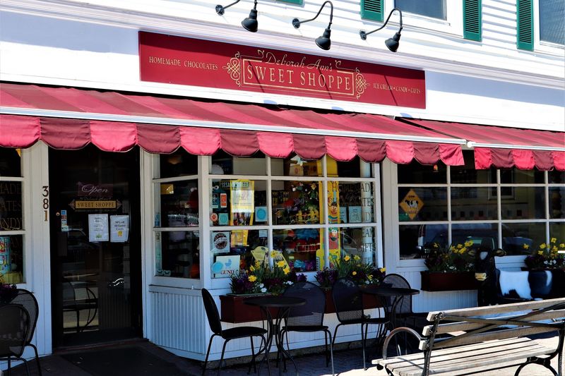 11 Connecticut Candy Stores And Sweet Shops That Keep Old-Fashioned Traditions Alive - Decor Hint Deborah Ann's Sweet Shoppe, Ridgefield