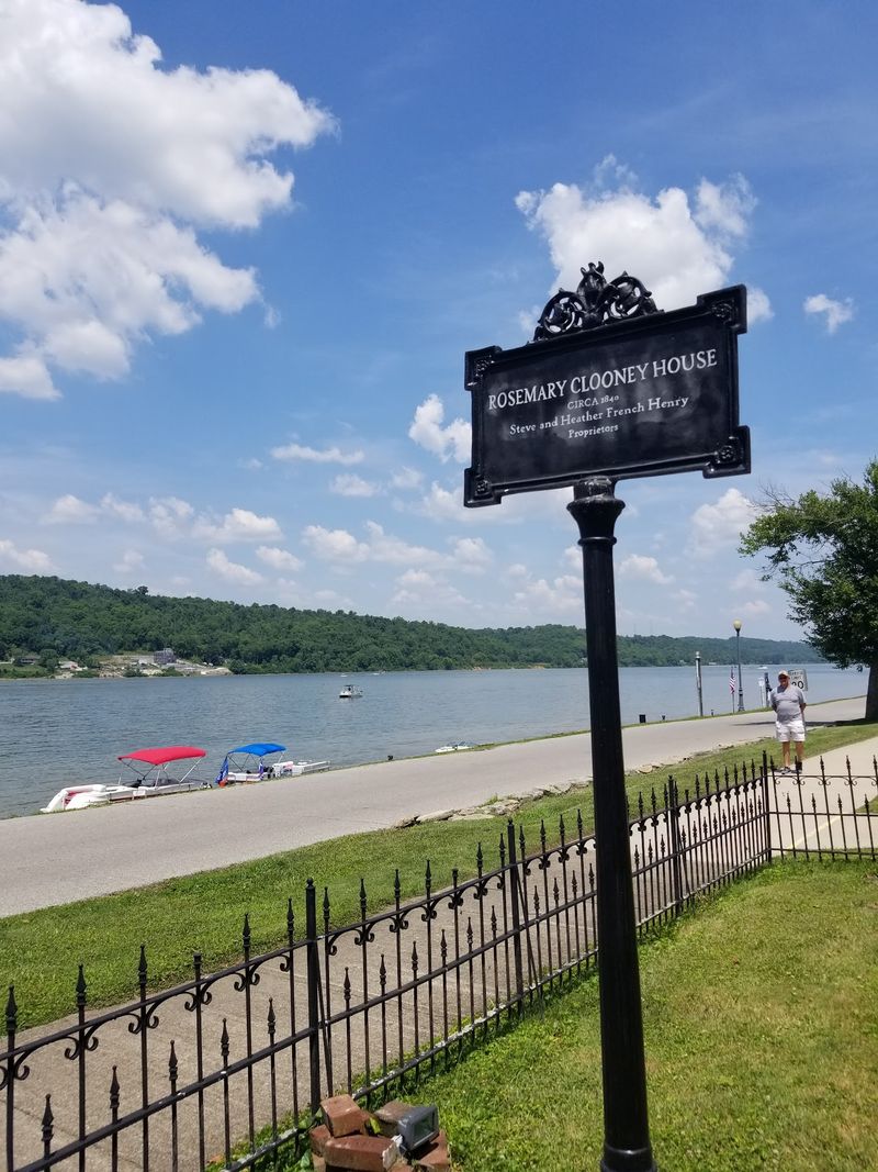 A Riverfront That Films Itself