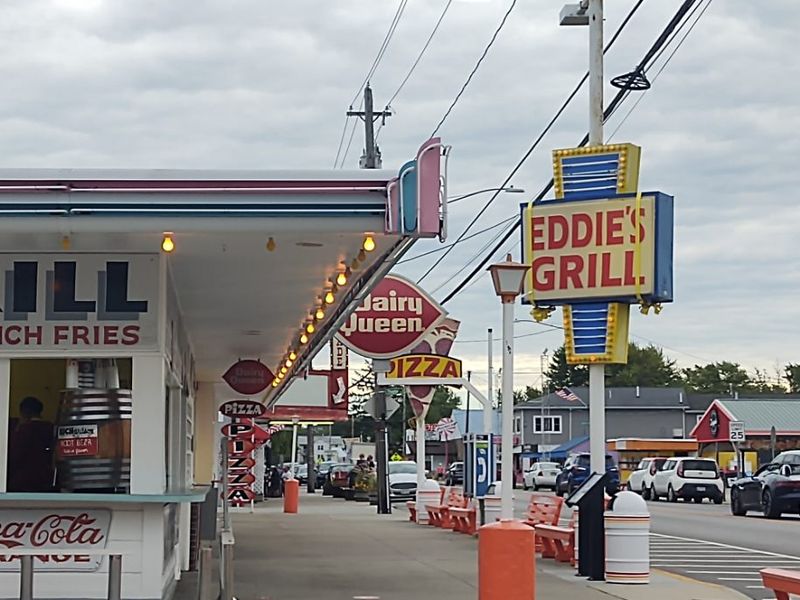 The Ohio Lake Town That Residents Say Has Been Overtaken By Summer Tourists - Decor Hint The Strip Ohio's Most Legendary Mile Of Fun