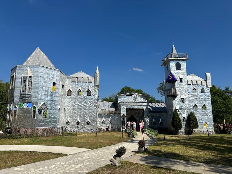 These 10 Classic Florida Restaurants Still Got The Game - Decor Hint Solomon's Castle, Ona