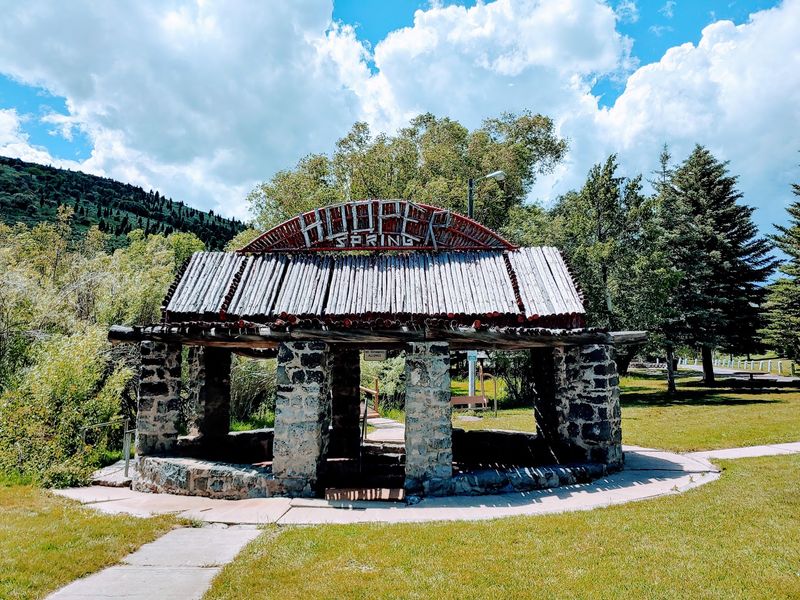 Hooper Springs Makes A Refreshing Detour Just Outside Downtown
