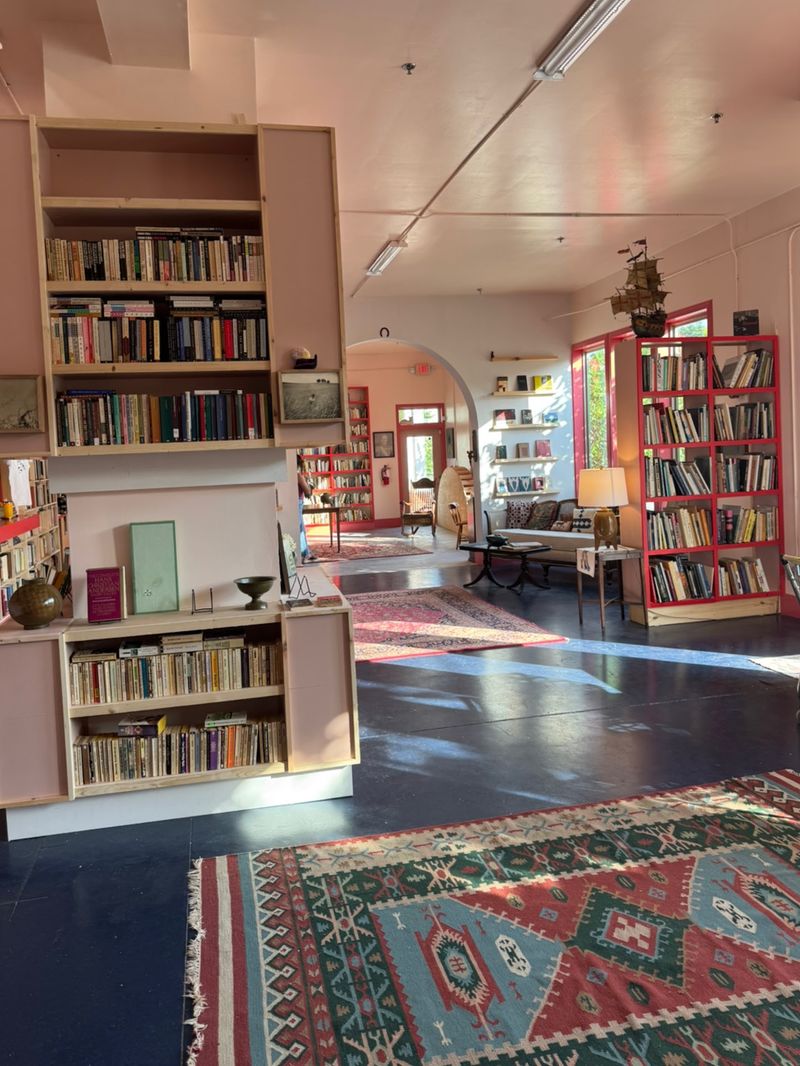 Huzzah Books, Boone