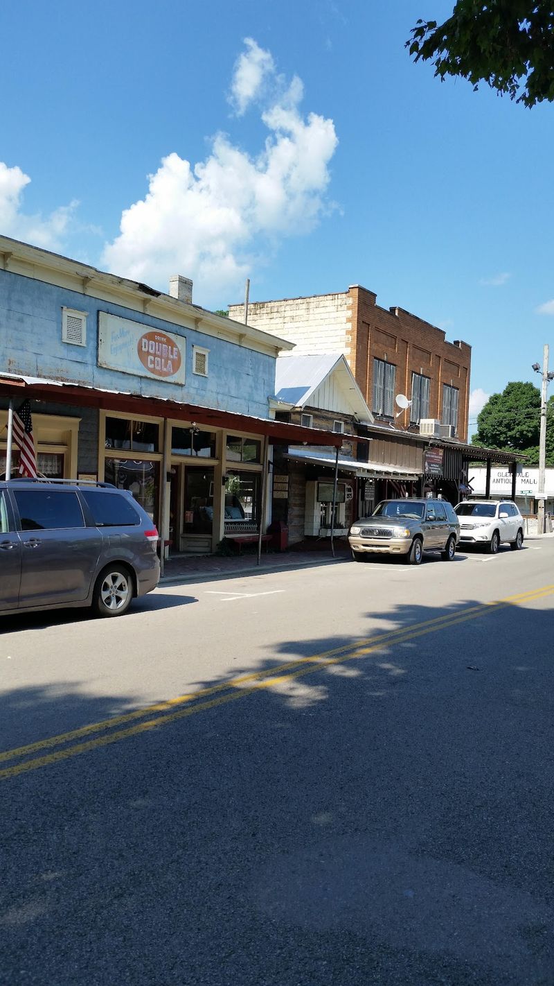 Almost Nobody Outside Kentucky Knows About This Secret Antique Village - Decor Hint When To Visit And What To Expect