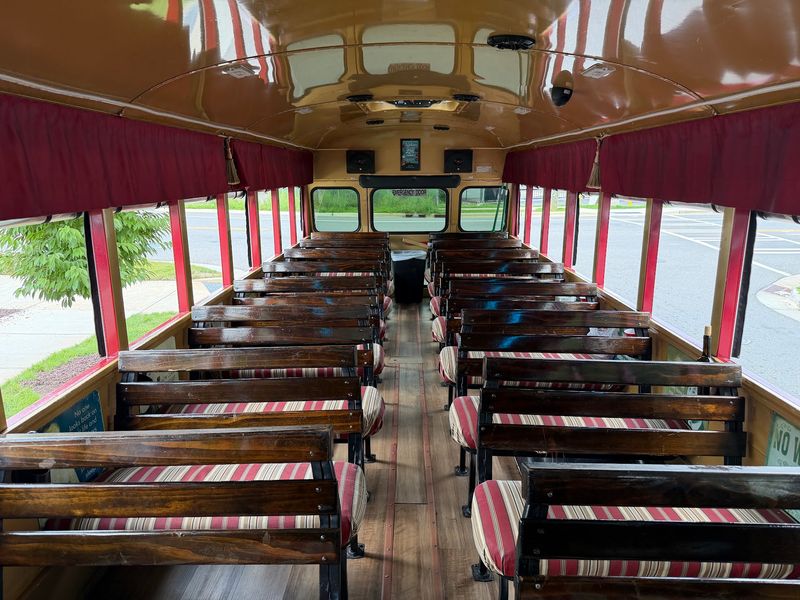 This Wild 90-Minute North Carolina Bus Tour Turns Sightseeing Into A Rolling Comedy Show - Decor Hint A Mid-Tour Break Gives Everyone A Chance To Reset Before The Laughs Continue