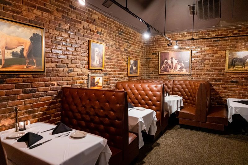 An English Chophouse Mood In Middle Georgia