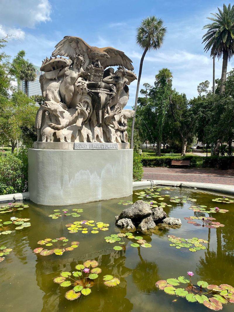 Plant Park And The Riverside Setting