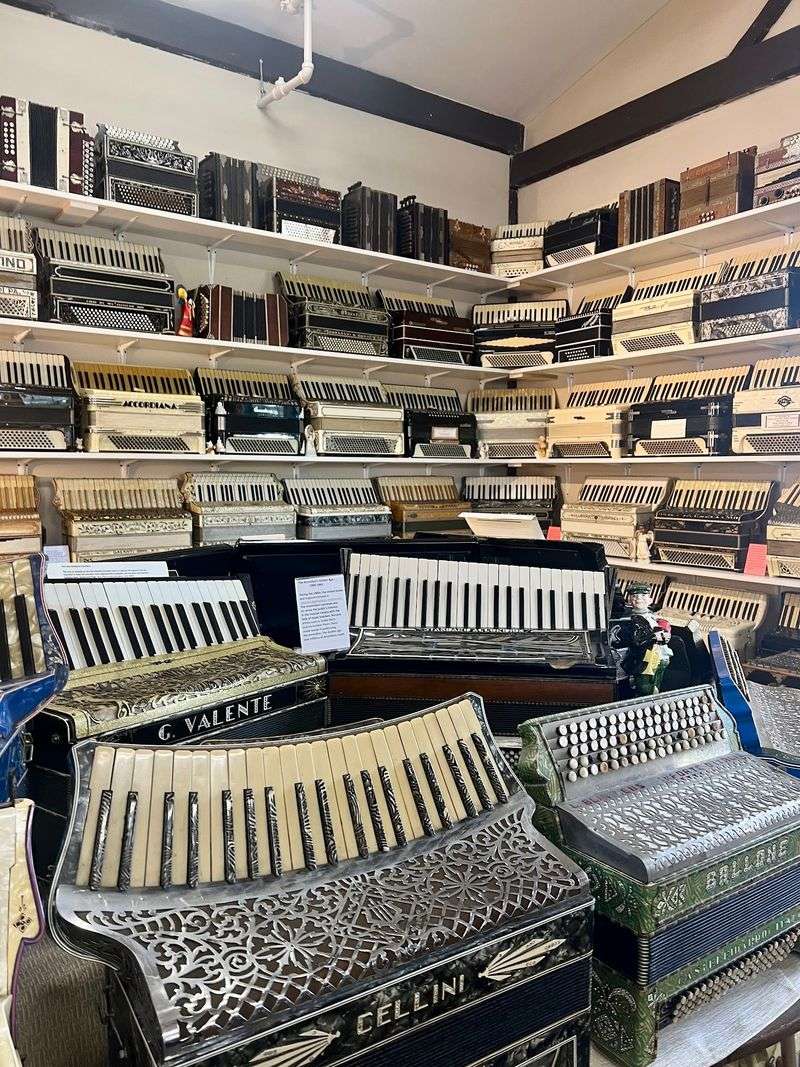Most People Have No Idea This Charming Accordion Museum Exists In Connecticut - Decor Hint Vintage Instruments With Unique Histories