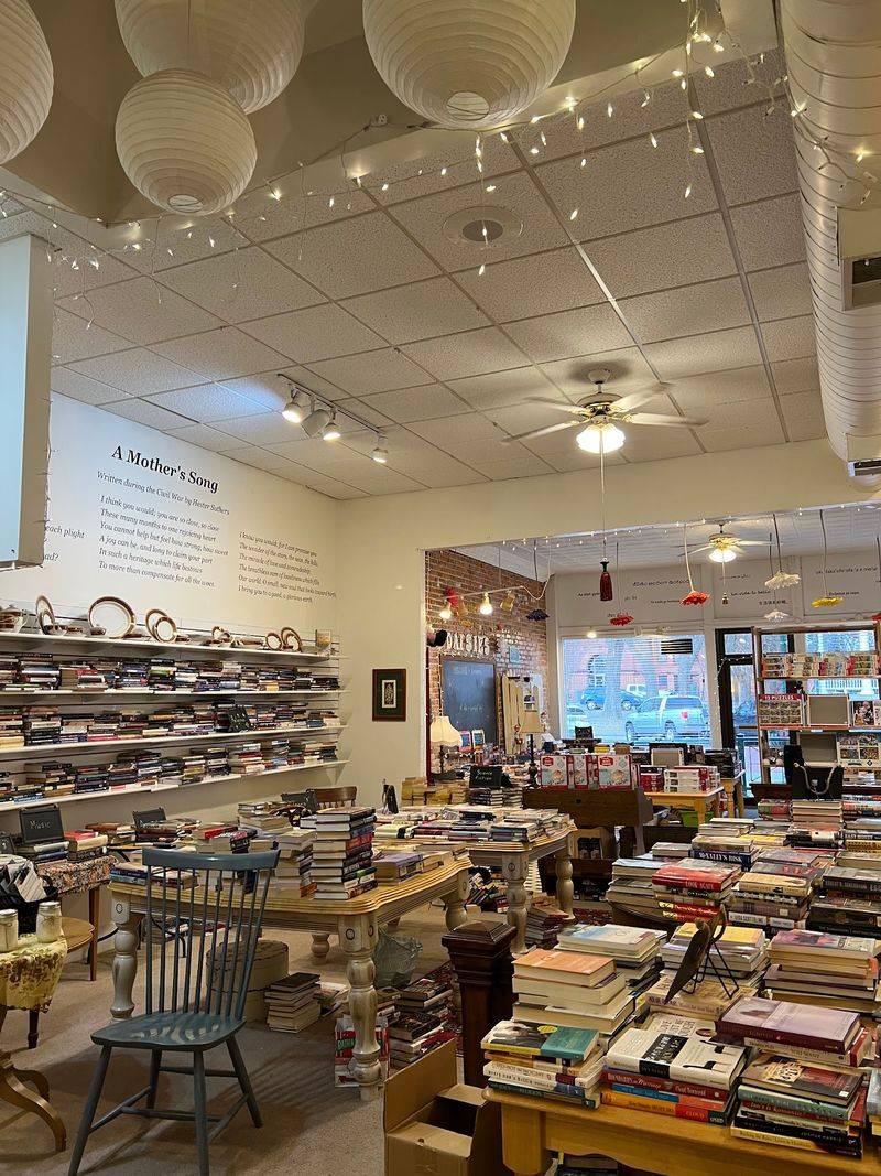 Susan's Books and Gifts, Aurora